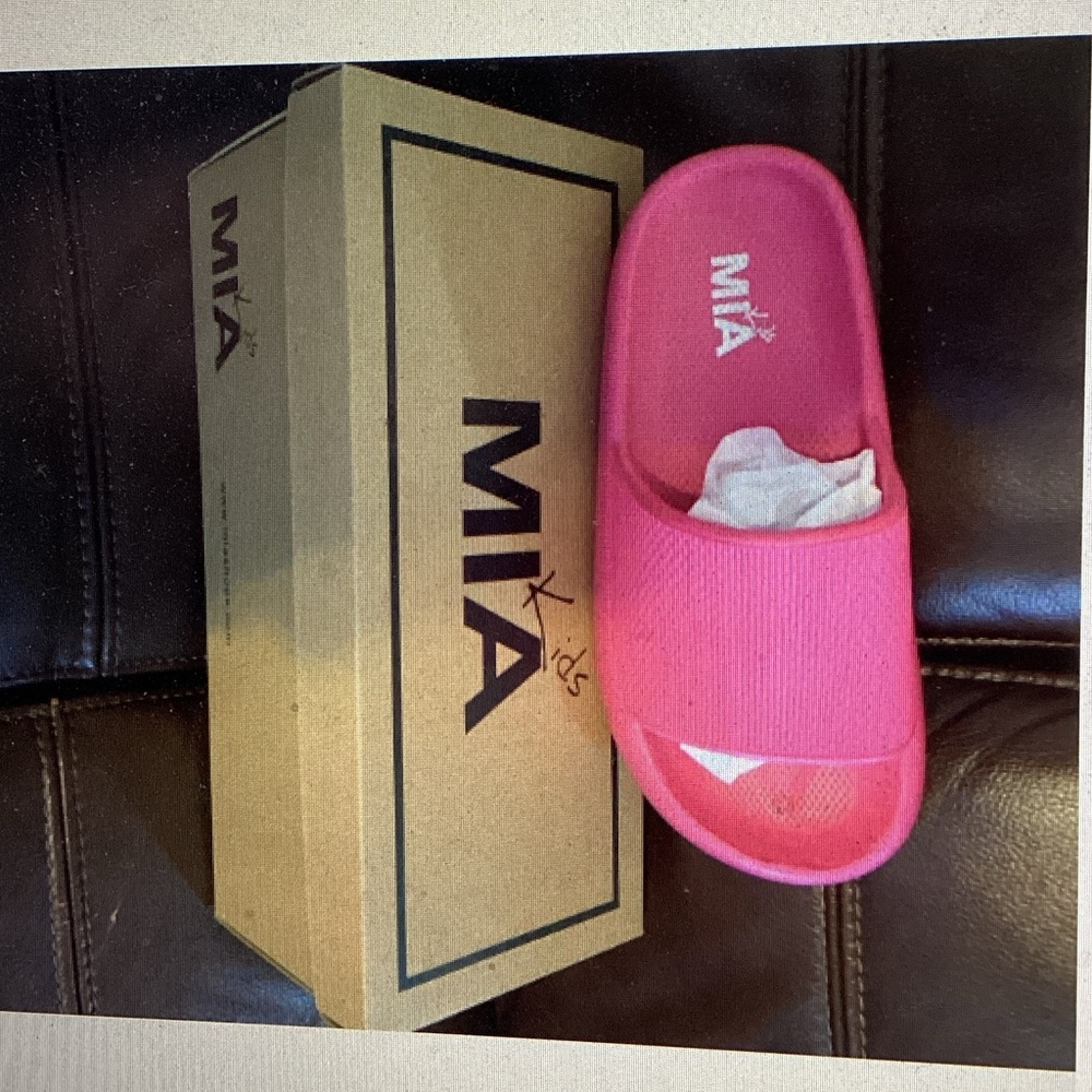 MIA Hot Pink Slide Sandal Girls (size 5)